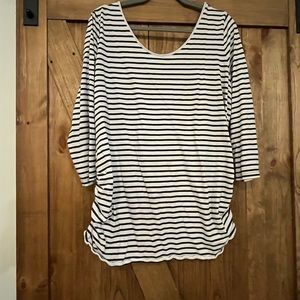 Boat neck, fitted, ruched maternity top